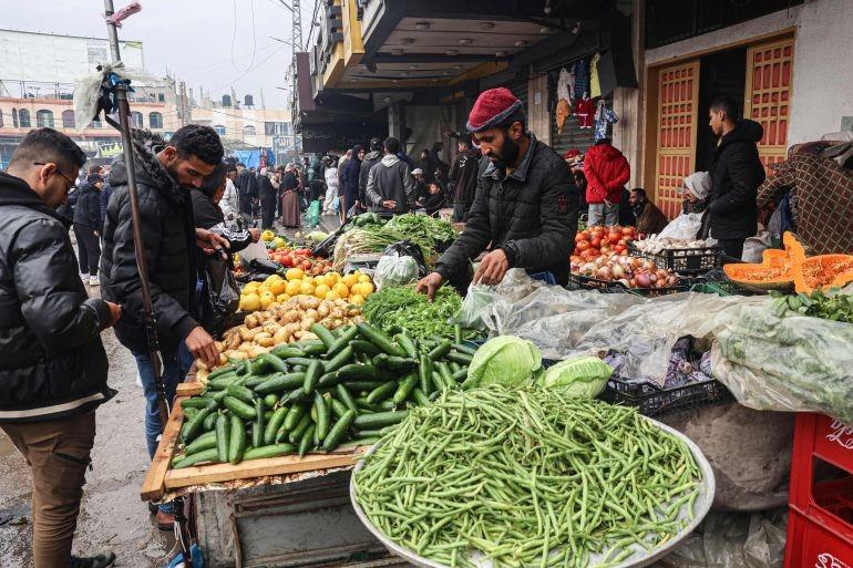 ارتفاع جنوني بعشرات الأضعاف على أسعار المواد الغذائية في غزة