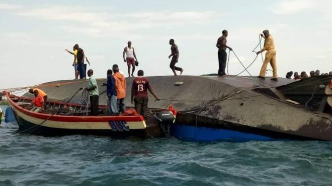 (الكارثة الأسوأ في تاريخ موزمبيق) غرق 100شخص في المحيط الهندي