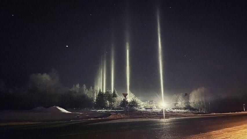 السيف الضوئي العمودي.. ظاهرة طبيعية بعض المناطق الروسية - صور