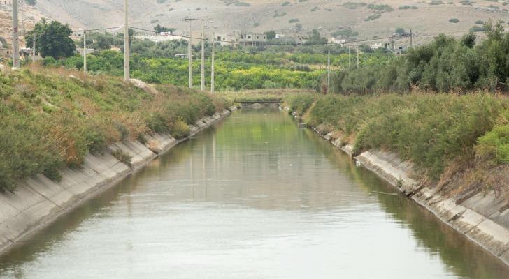 العثور على جثة طفل في قناة الملك عبدالله - فيديو